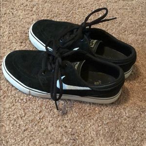 White and black janoski shoes